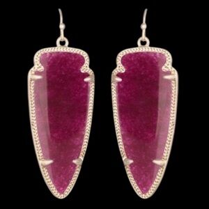 Kendra Scott Skylar Arrowhead Gold Earrings in Pink Onyx